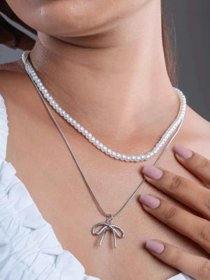 2 Layer Pearl & Bow chain pendant