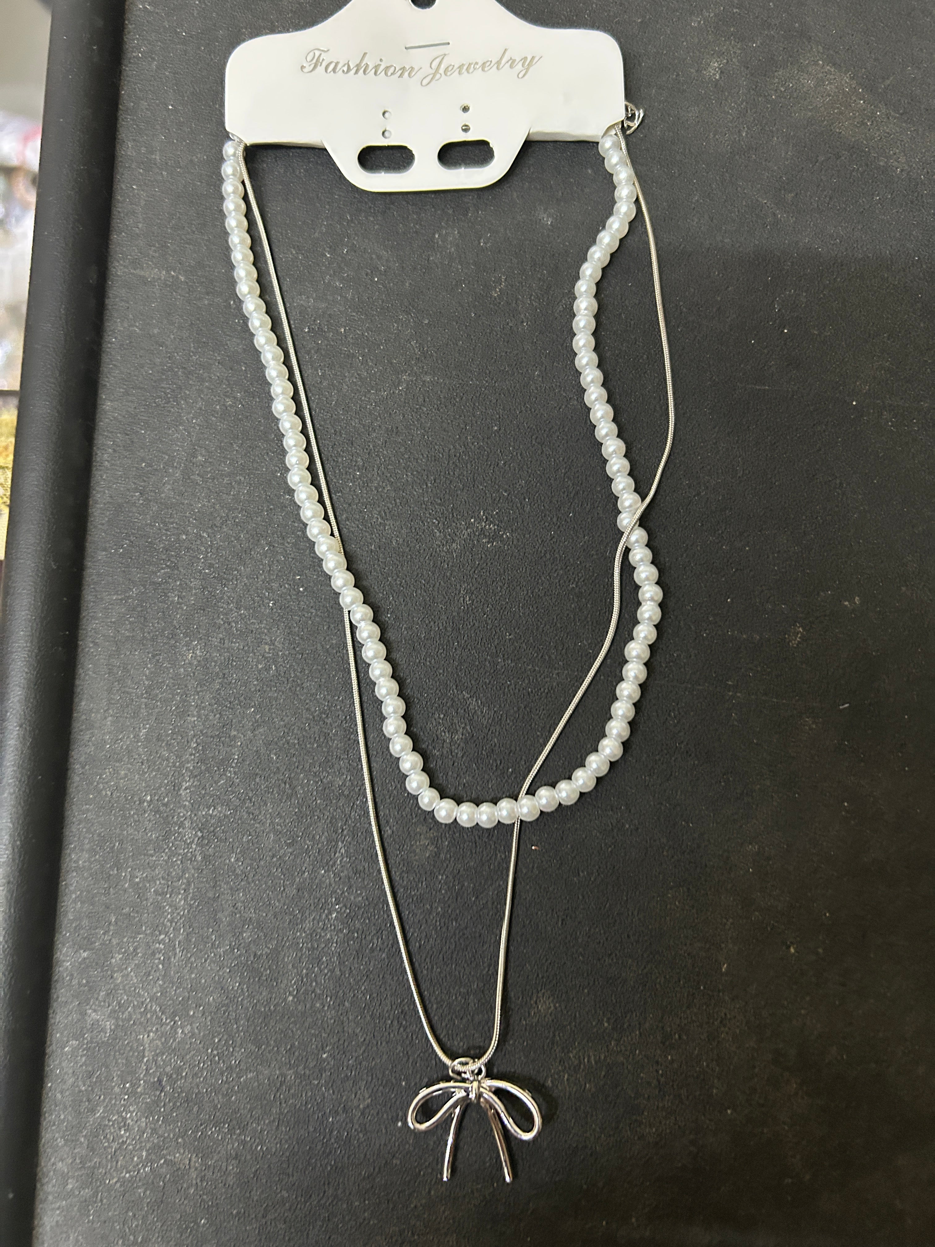 2 Layer Pearl & Bow chain pendant